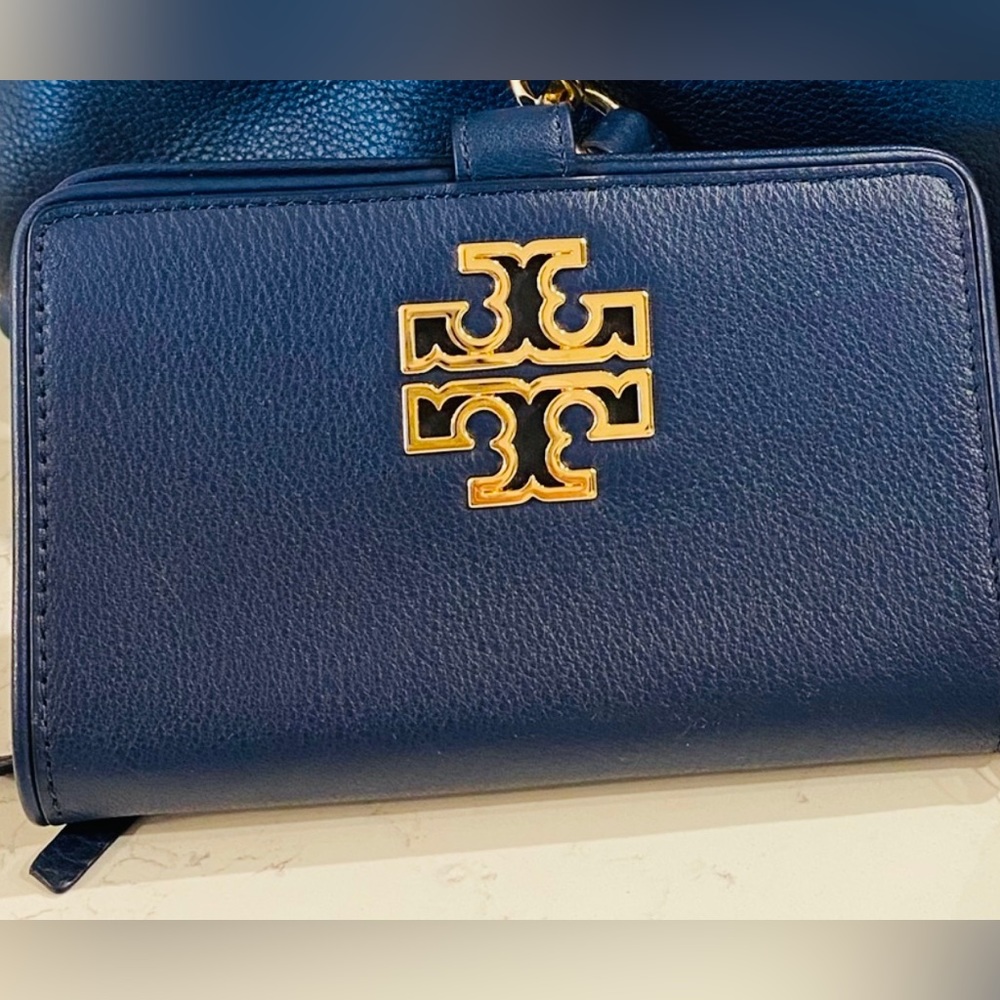 New Tory Wristlet Wallet 👛